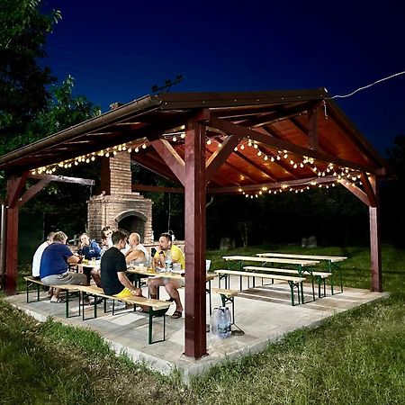 Hostel Horia Plopeni ภายนอก รูปภาพ