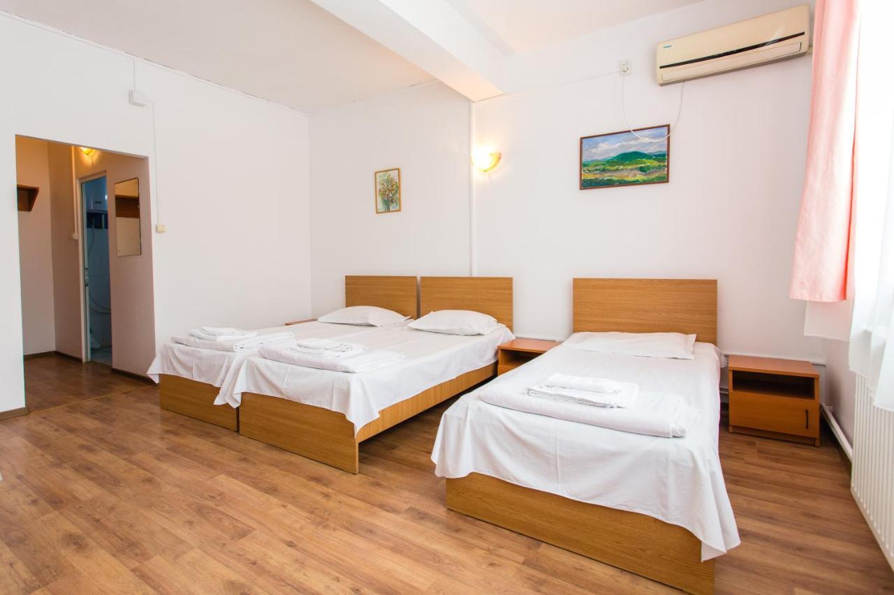 Hostel Horia Plopeni ภายนอก รูปภาพ