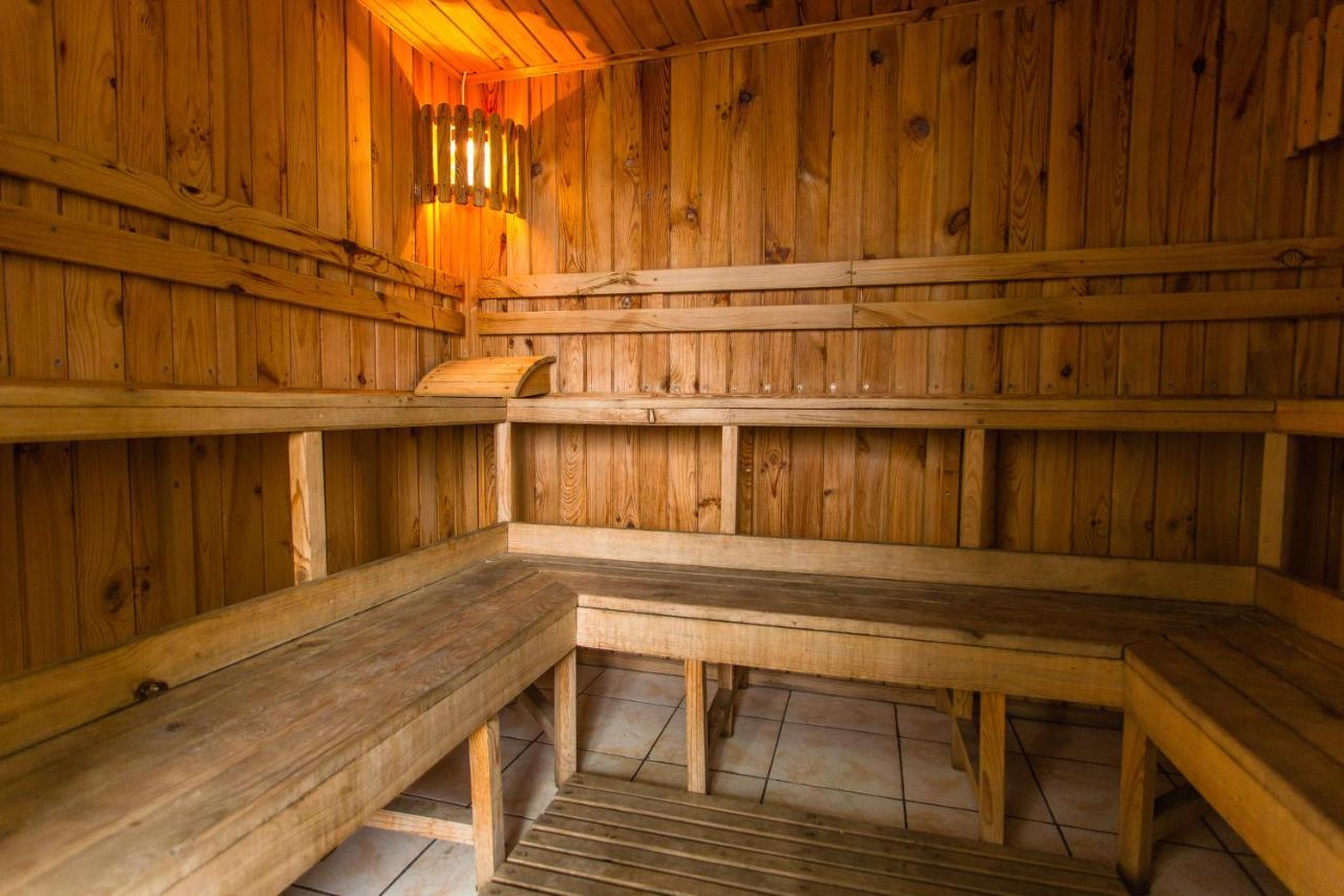 Hostel Horia Plopeni ภายนอก รูปภาพ