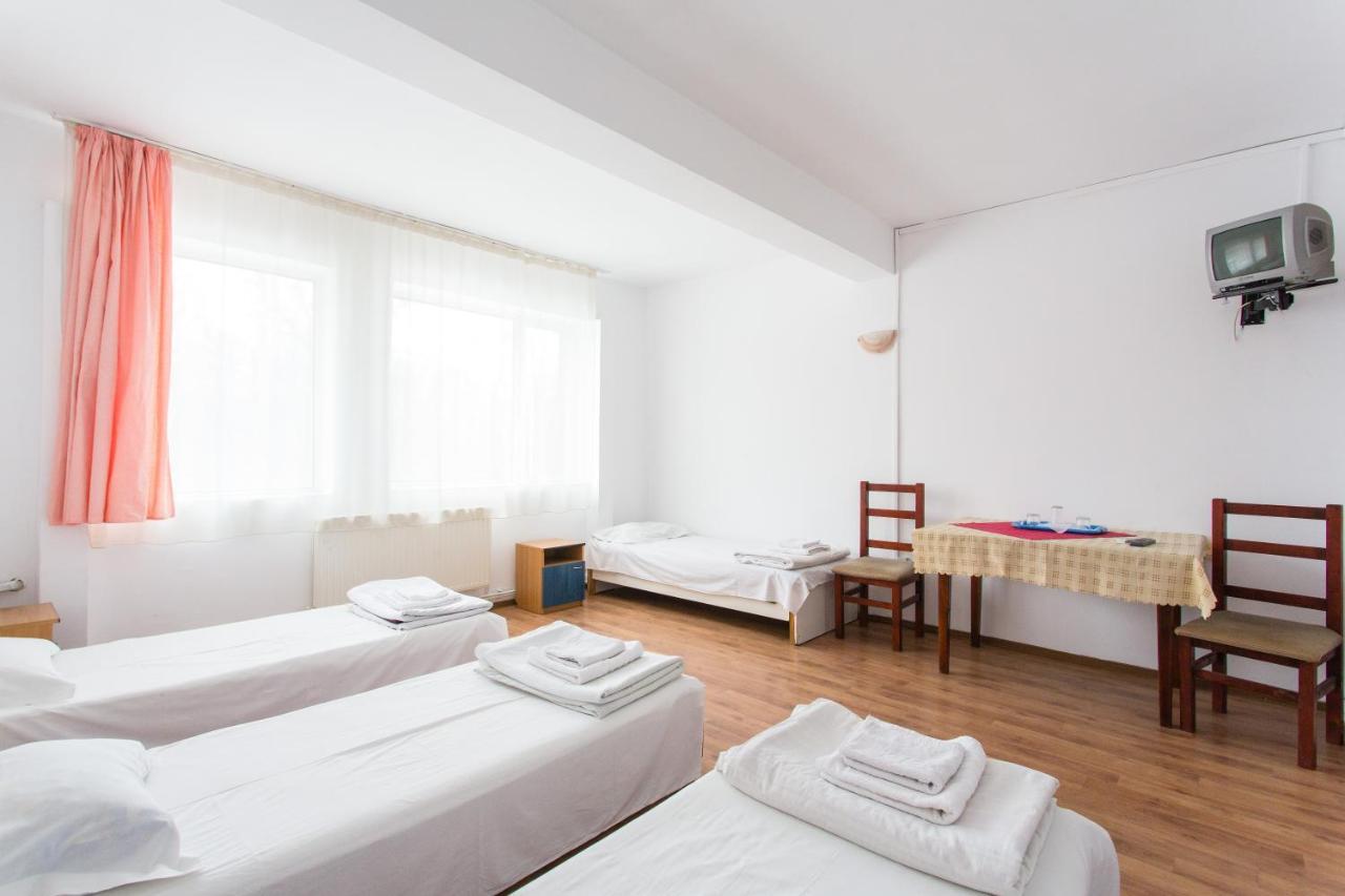 Hostel Horia Plopeni ภายนอก รูปภาพ