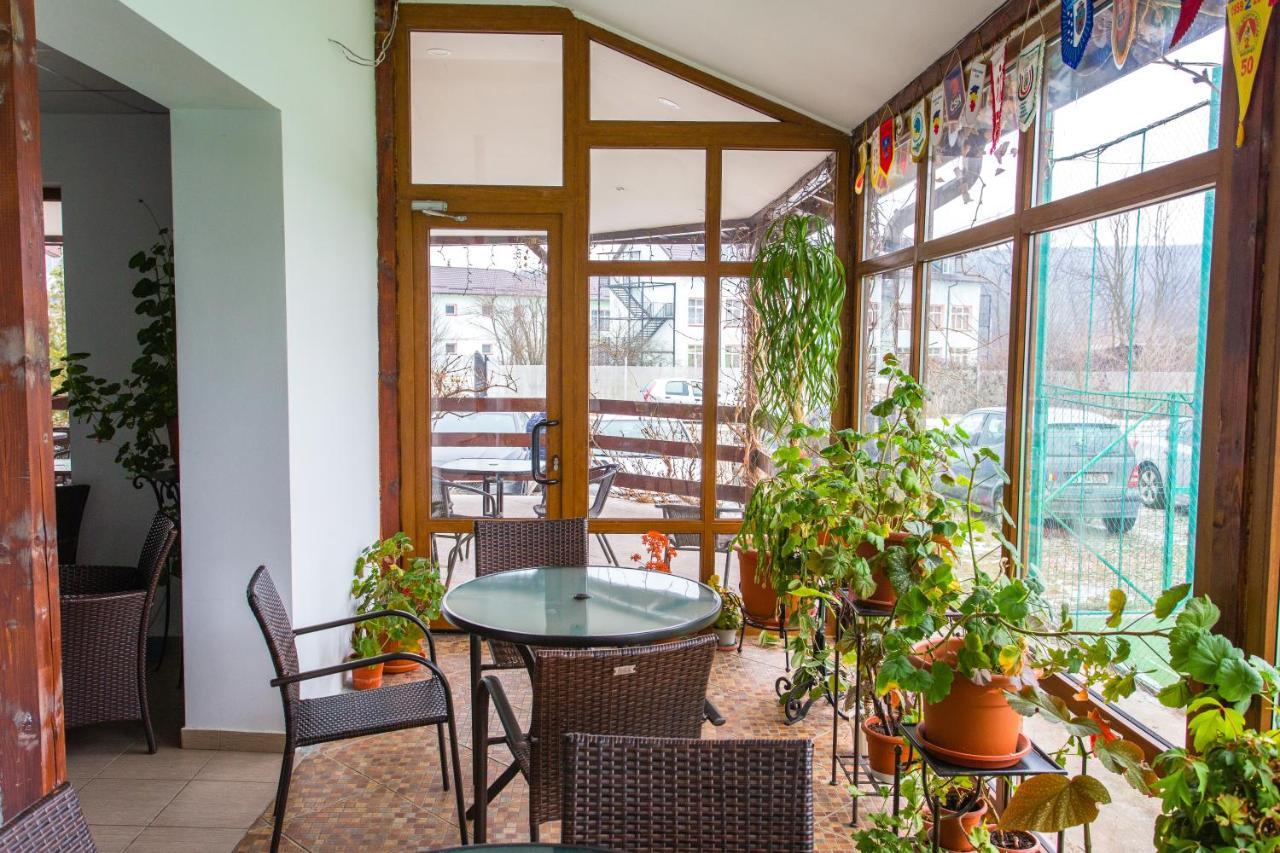 Hostel Horia Plopeni ภายนอก รูปภาพ