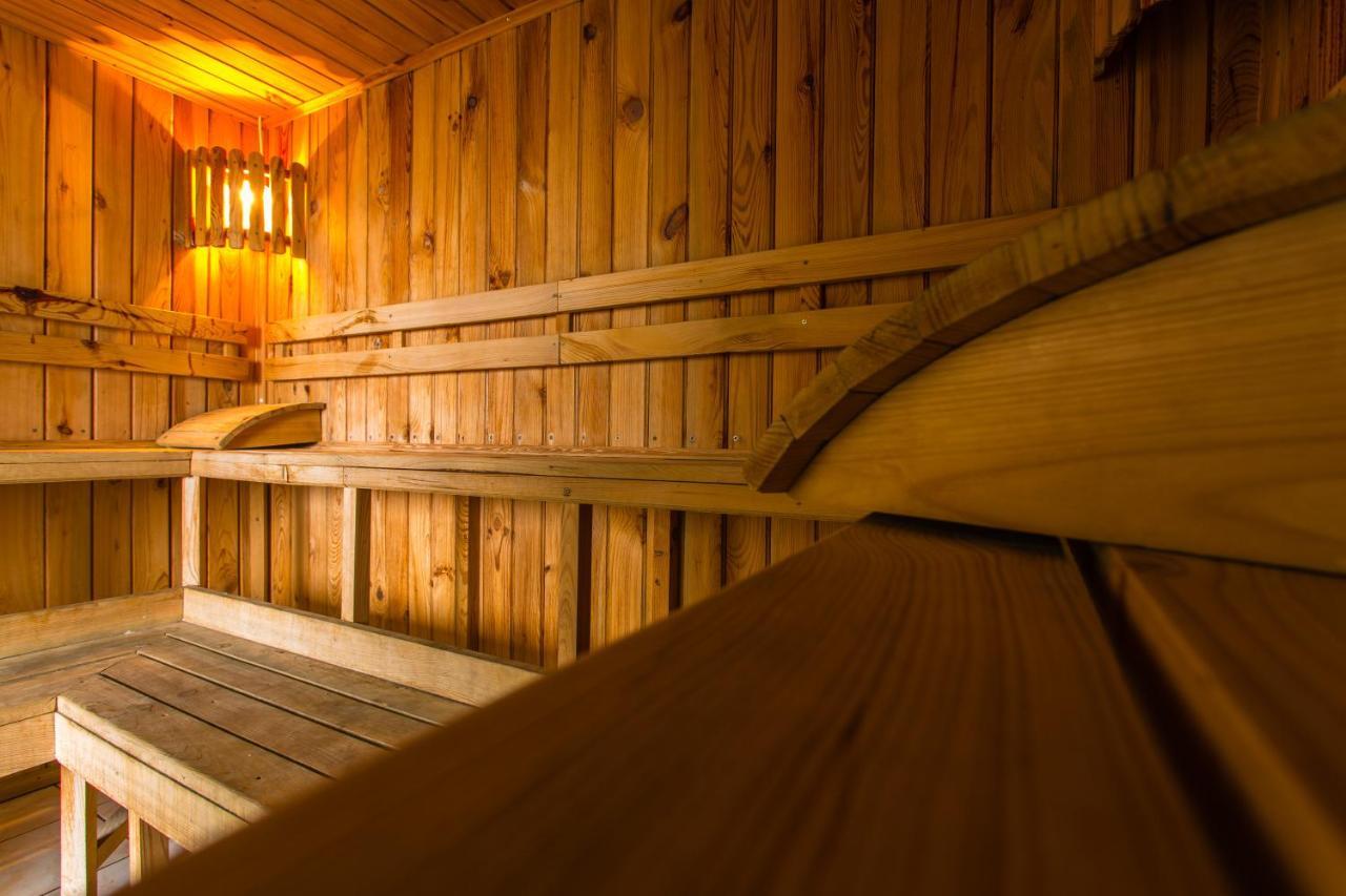 Hostel Horia Plopeni ภายนอก รูปภาพ
