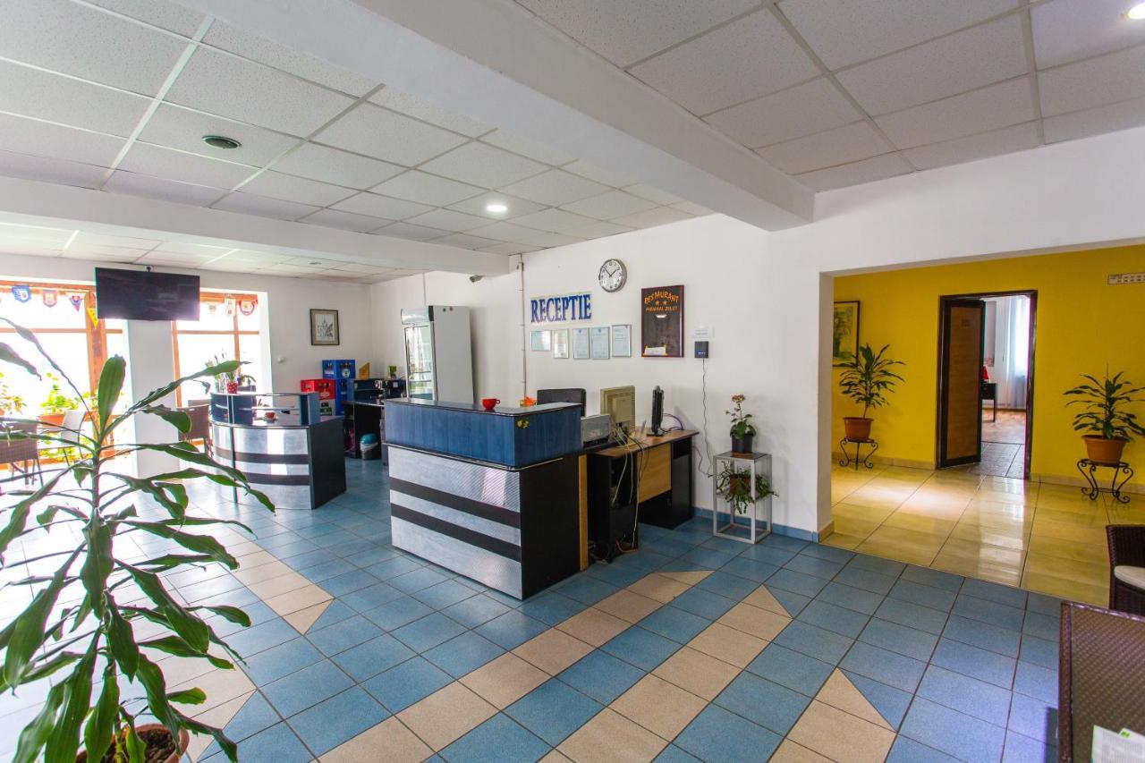 Hostel Horia Plopeni ภายนอก รูปภาพ