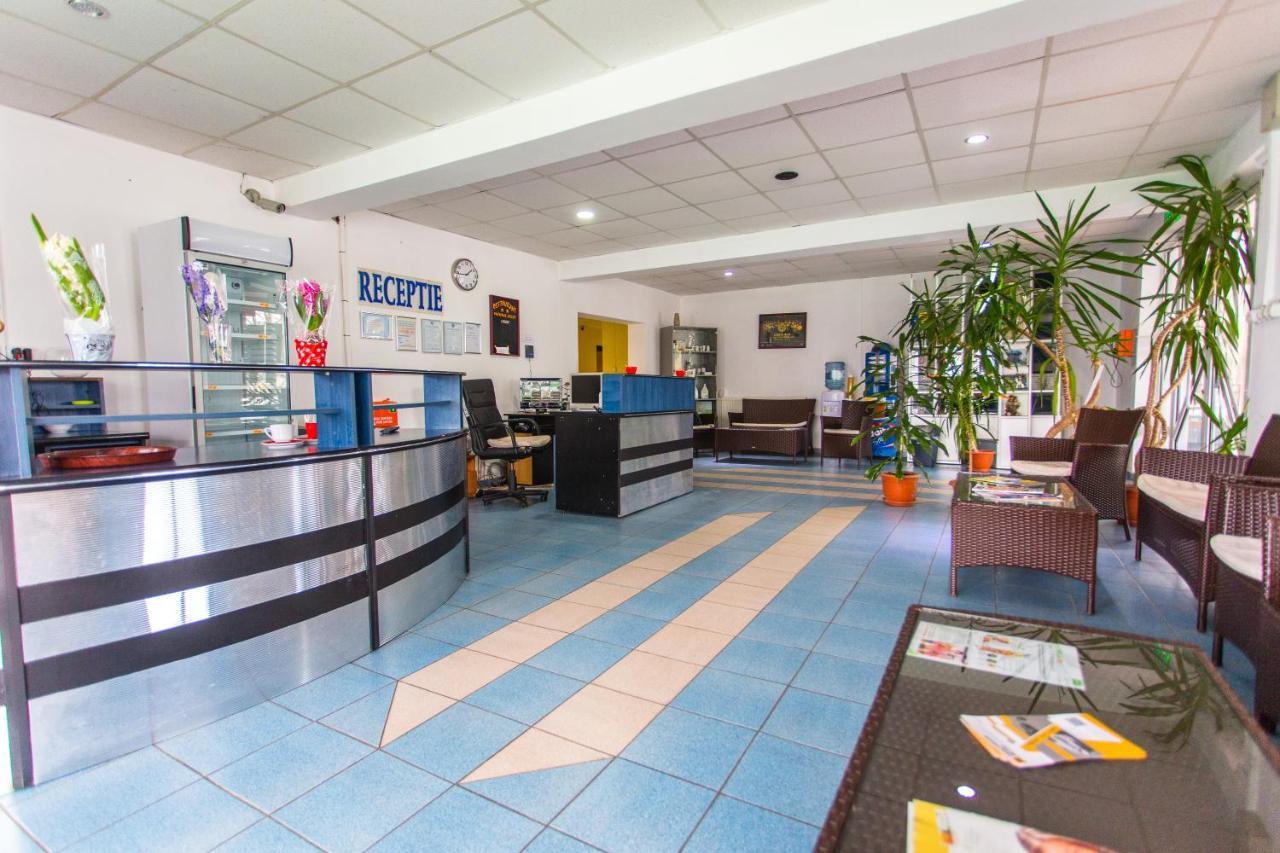Hostel Horia Plopeni ภายนอก รูปภาพ