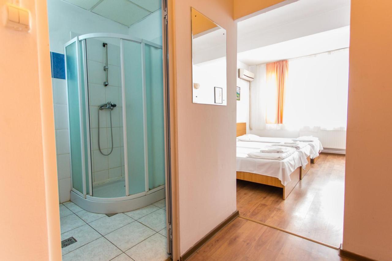 Hostel Horia Plopeni ภายนอก รูปภาพ