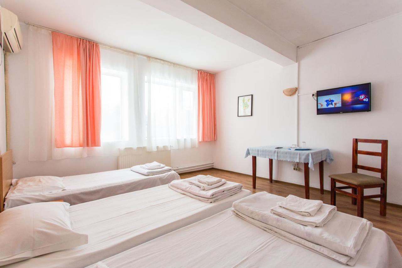 Hostel Horia Plopeni ภายนอก รูปภาพ