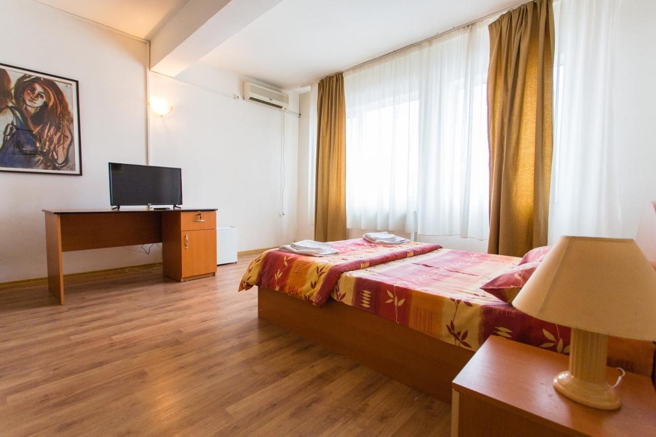 Hostel Horia Plopeni ภายนอก รูปภาพ