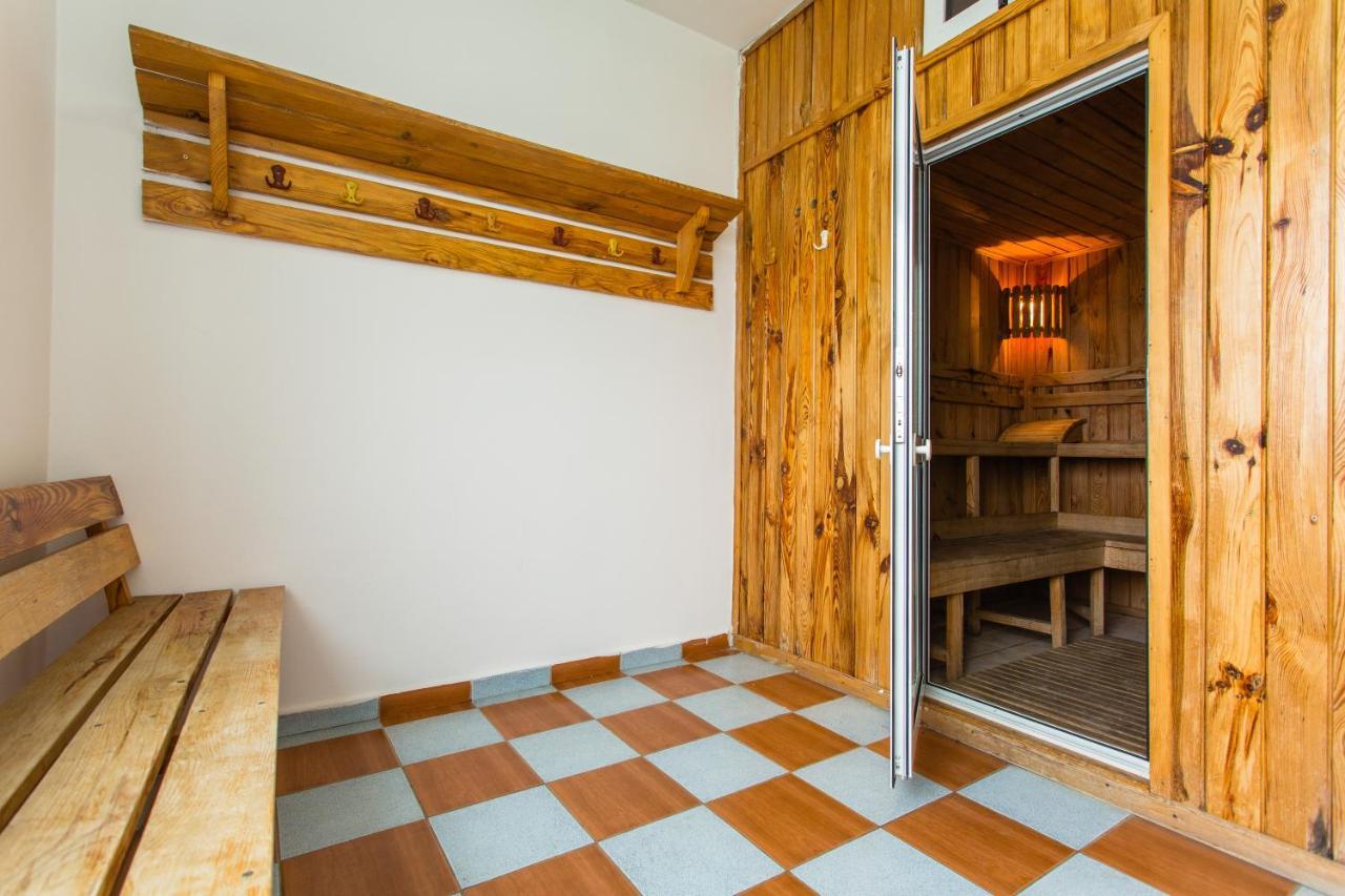 Hostel Horia Plopeni ภายนอก รูปภาพ