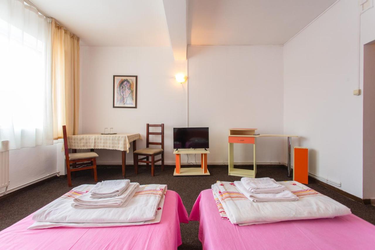 Hostel Horia Plopeni ภายนอก รูปภาพ