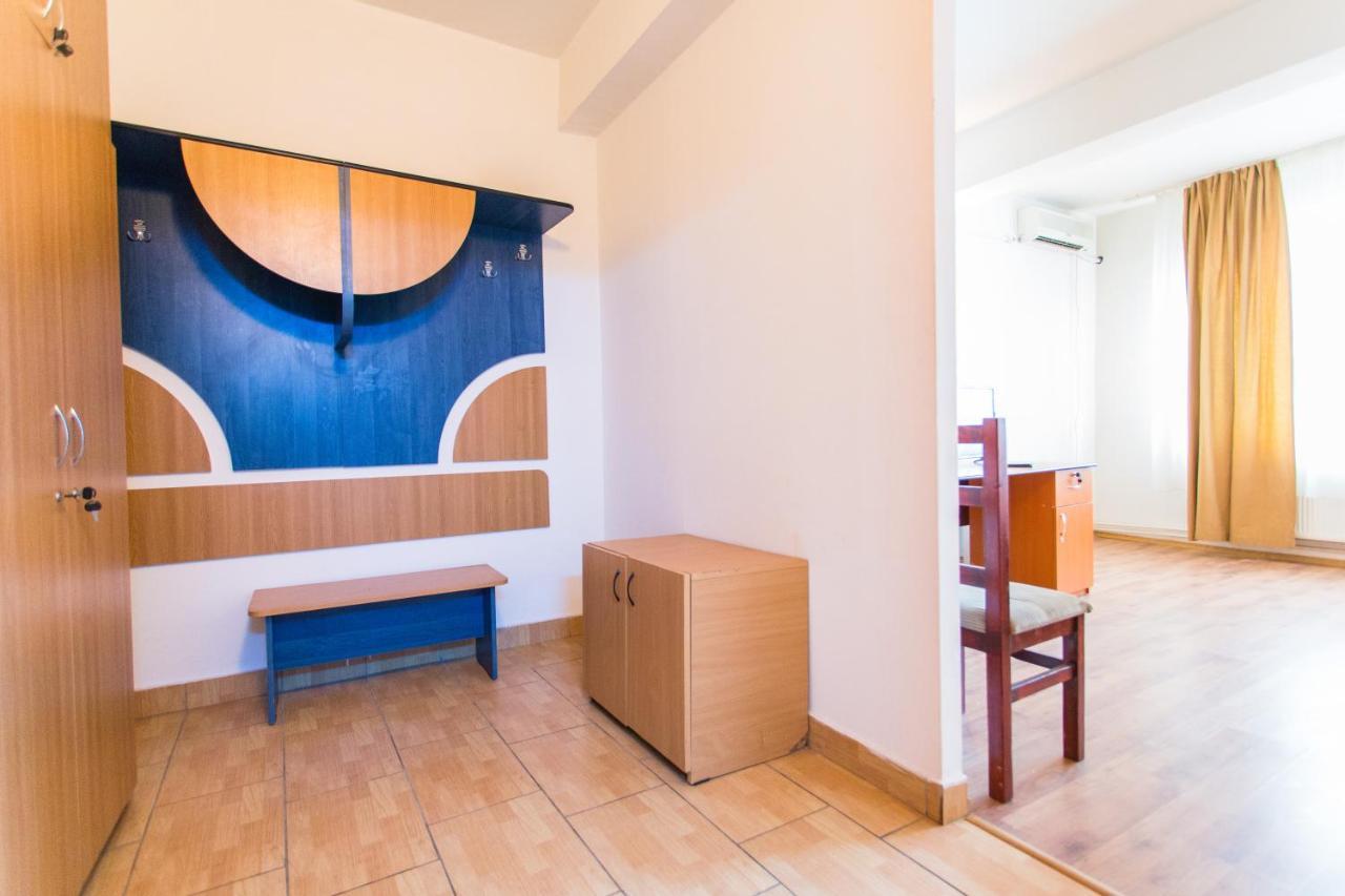 Hostel Horia Plopeni ภายนอก รูปภาพ