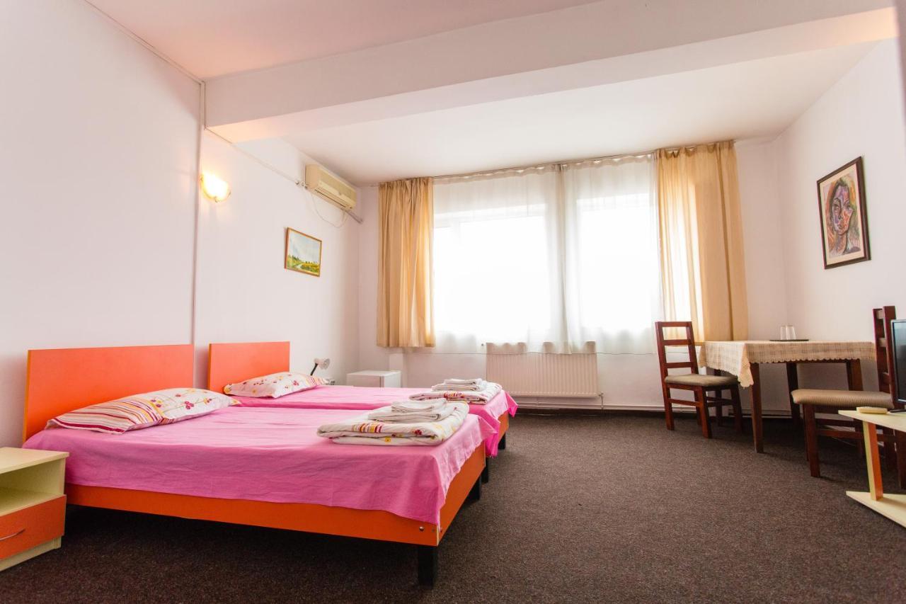 Hostel Horia Plopeni ภายนอก รูปภาพ