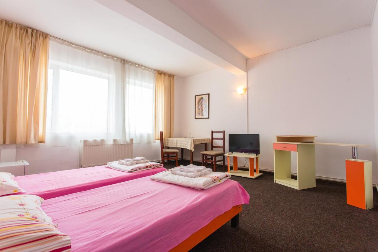 Hostel Horia Plopeni ภายนอก รูปภาพ